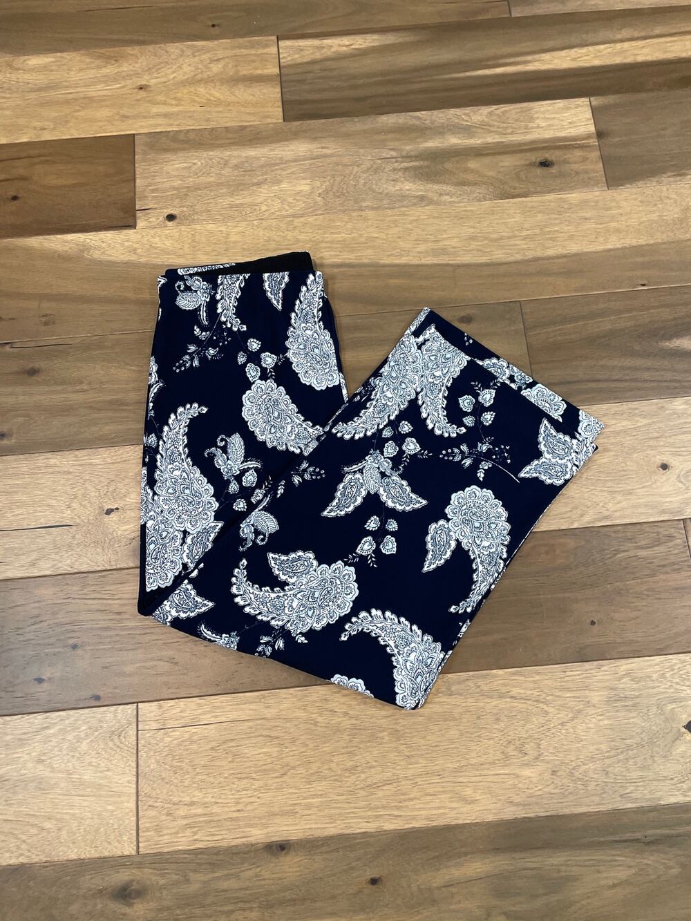 Boston Proper Pants Size XL Navy White Paisley Wide Leg Crop Pull On Stretch